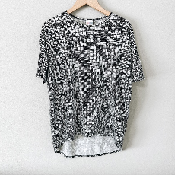 LuLaRoe Black & White Boho Aztec Print Short Sleeve Tee High Low Hem Size XXS - Picture 1 of 9